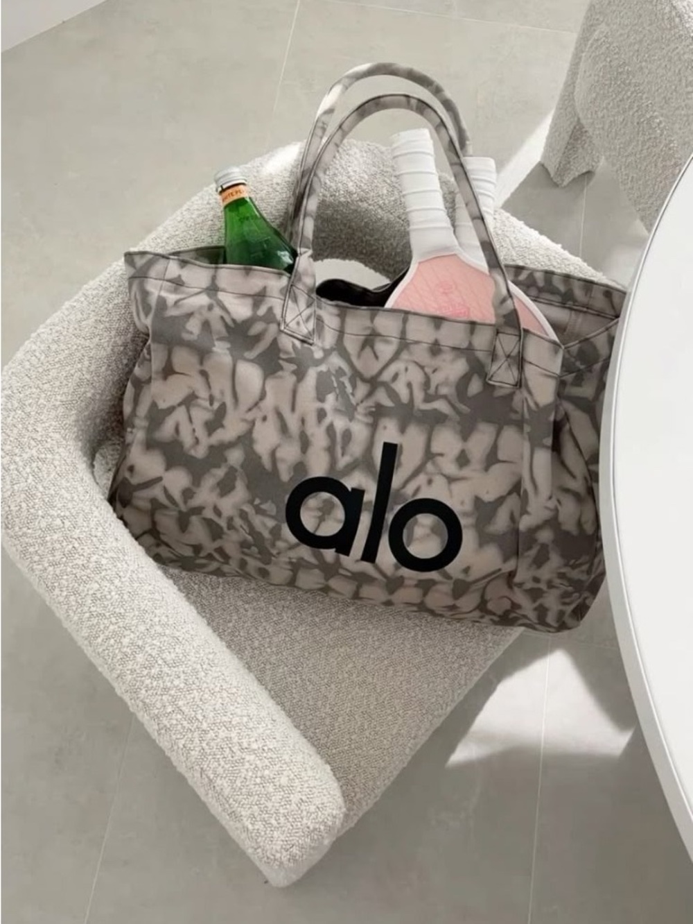 ALO Yoga Marbled Logo Tote in Gray and Cream